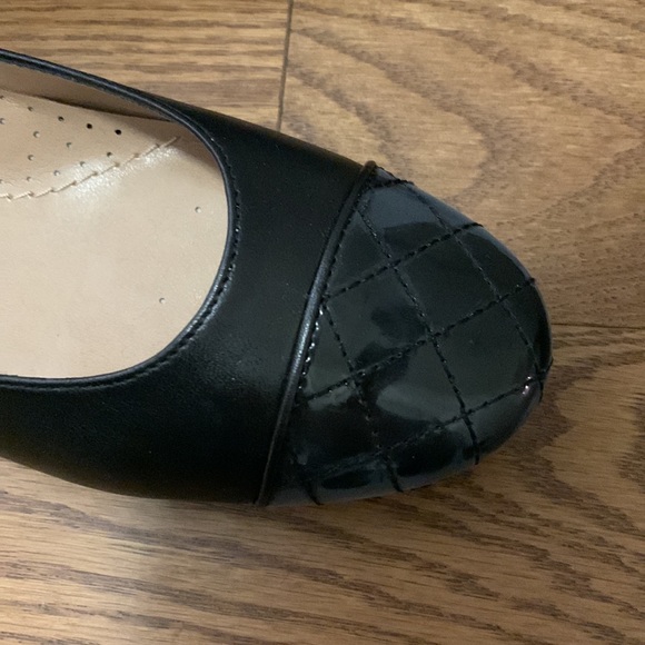 NWT Neiman Marcus leather black ballet flats with patent leather toe - Picture 3 of 3